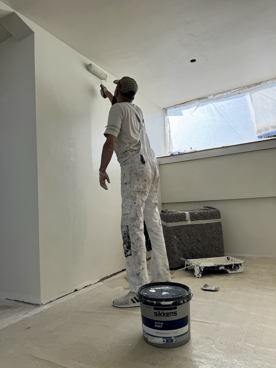 Stucwerk aan wand en plafond